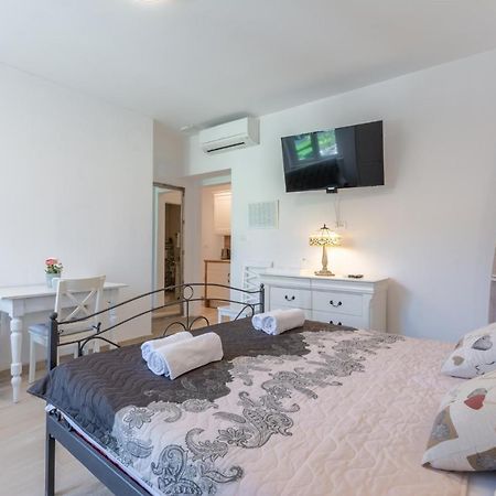 Studios & Room Poesia Split Bagian luar foto