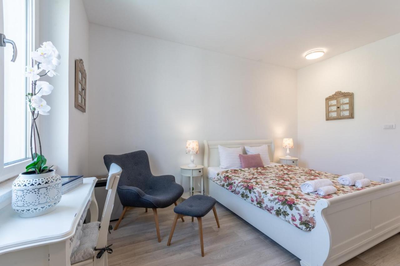 Studios & Room Poesia Split Bagian luar foto